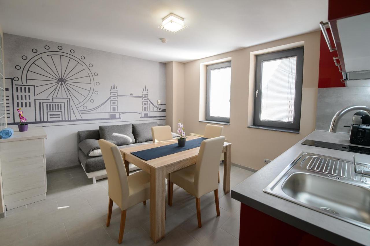 Hr Apartmanhaz Еґер Екстер'єр фото