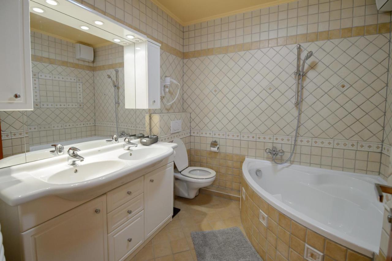 Hr Apartmanhaz Еґер Екстер'єр фото