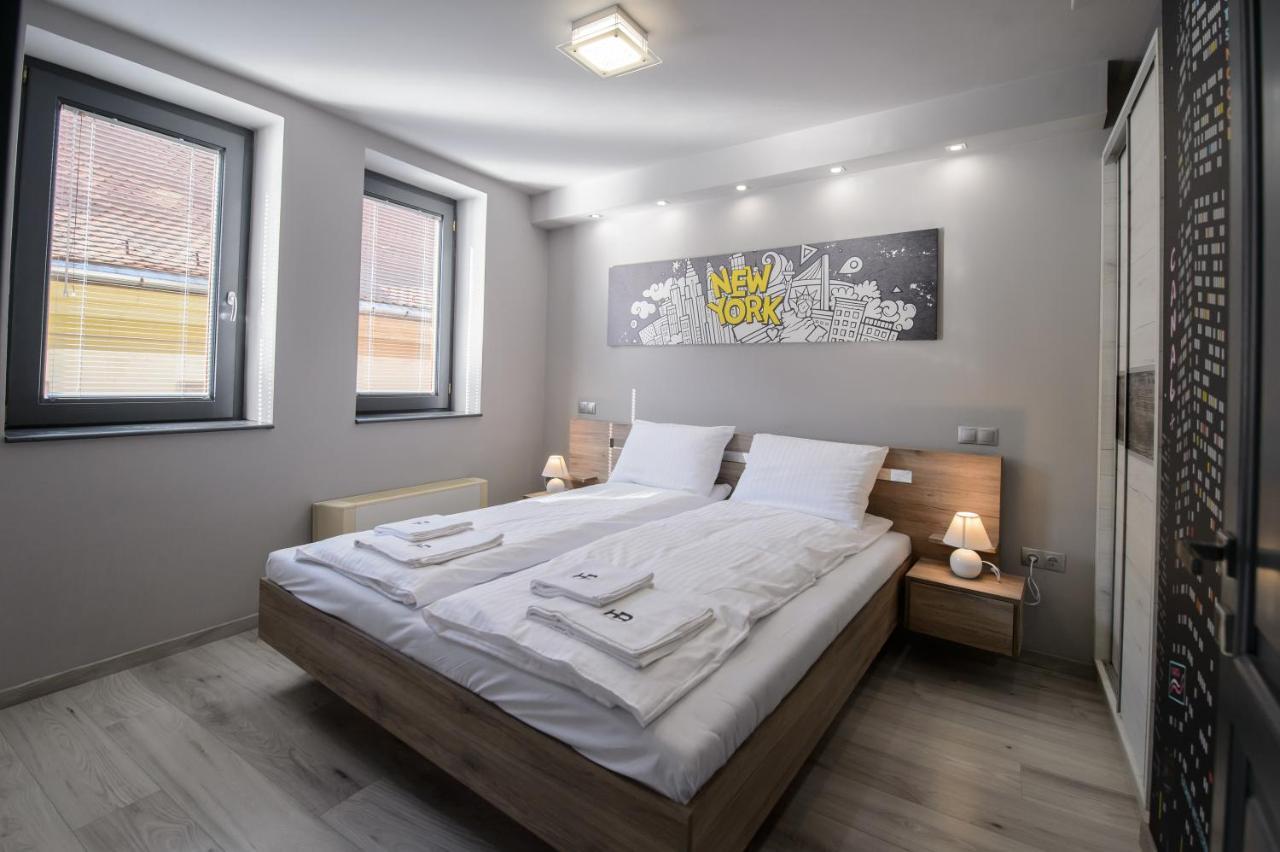 Hr Apartmanhaz Еґер Екстер'єр фото