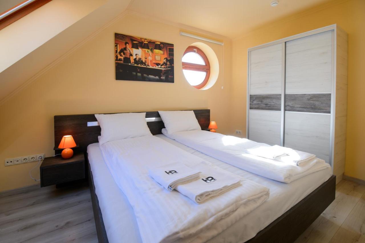 Hr Apartmanhaz Еґер Екстер'єр фото