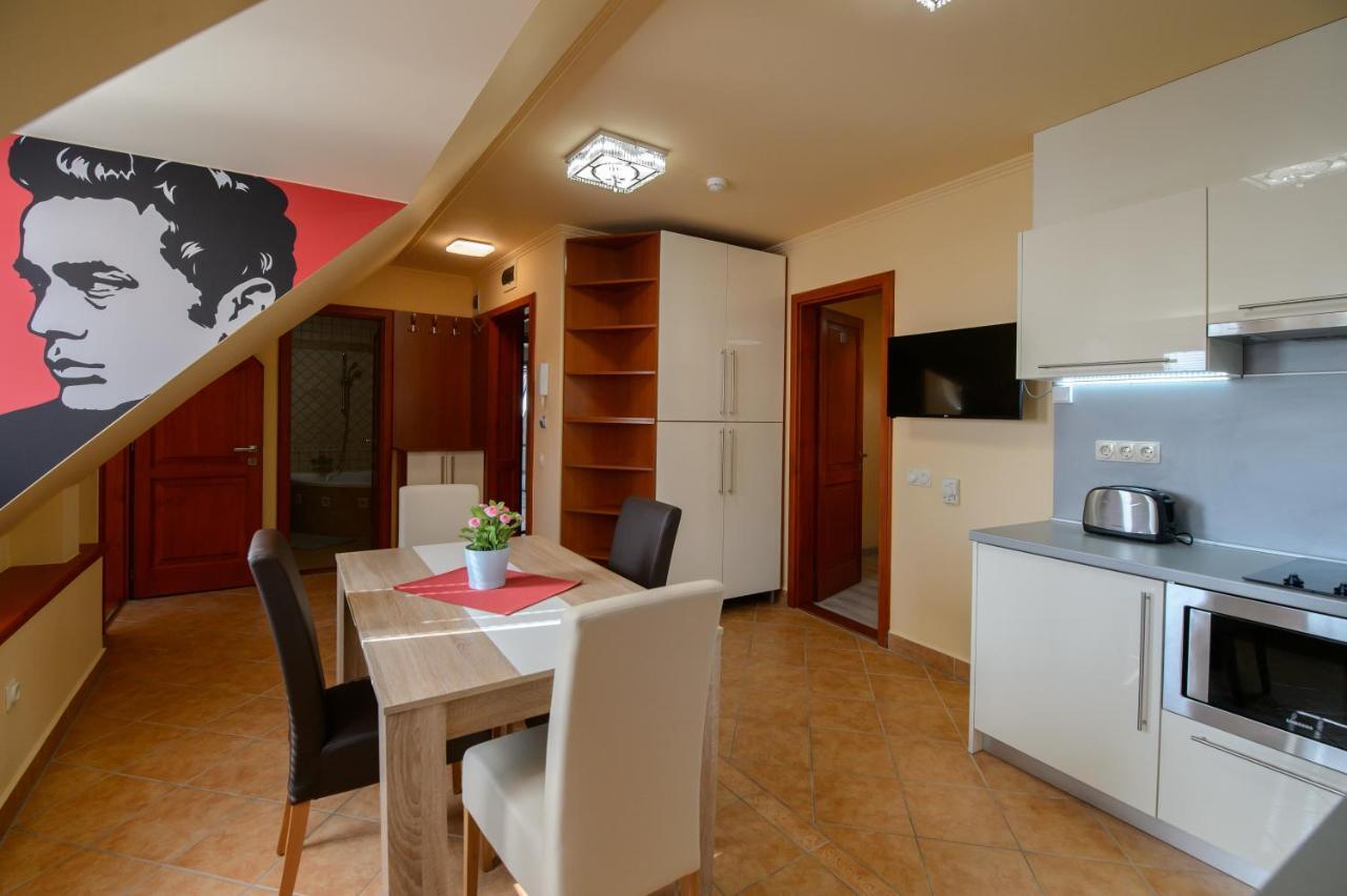Hr Apartmanhaz Еґер Екстер'єр фото